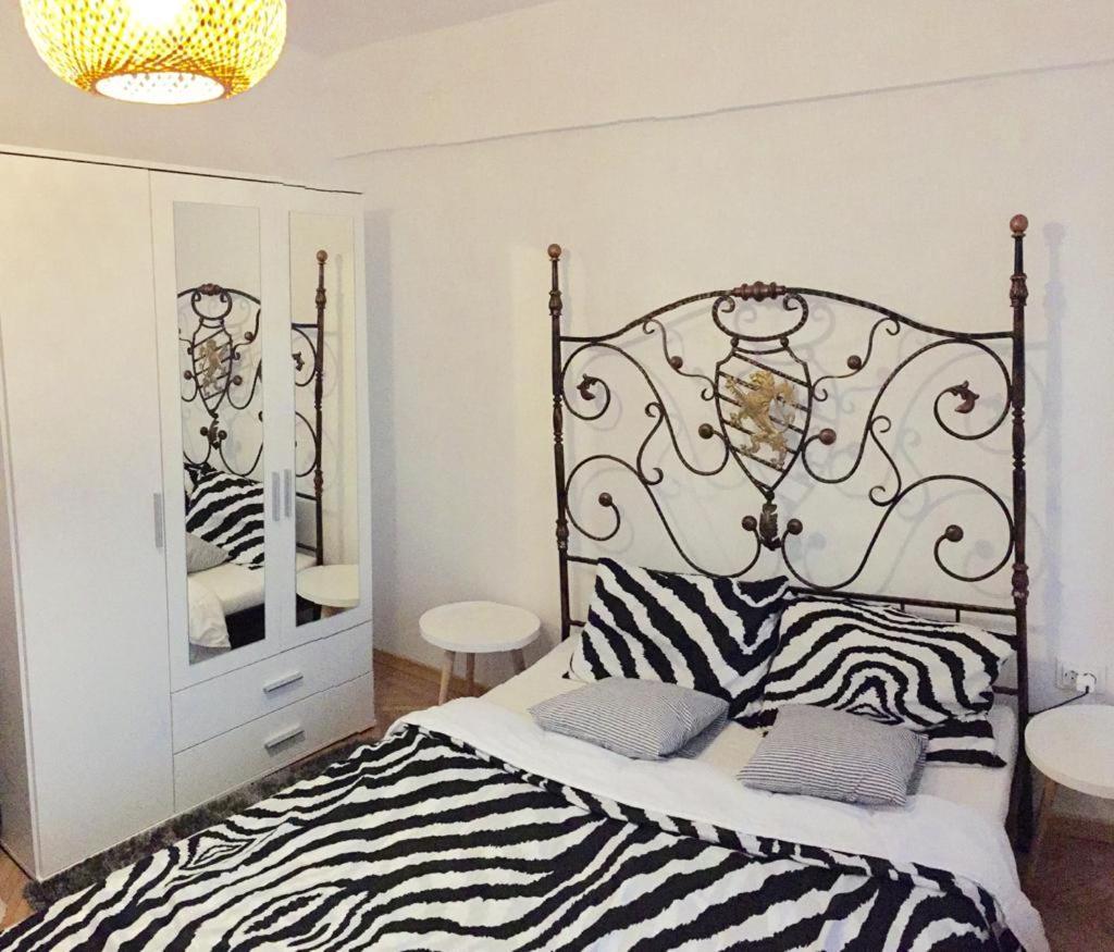 Old Town English Park Residence Craiova Ngoại thất bức ảnh